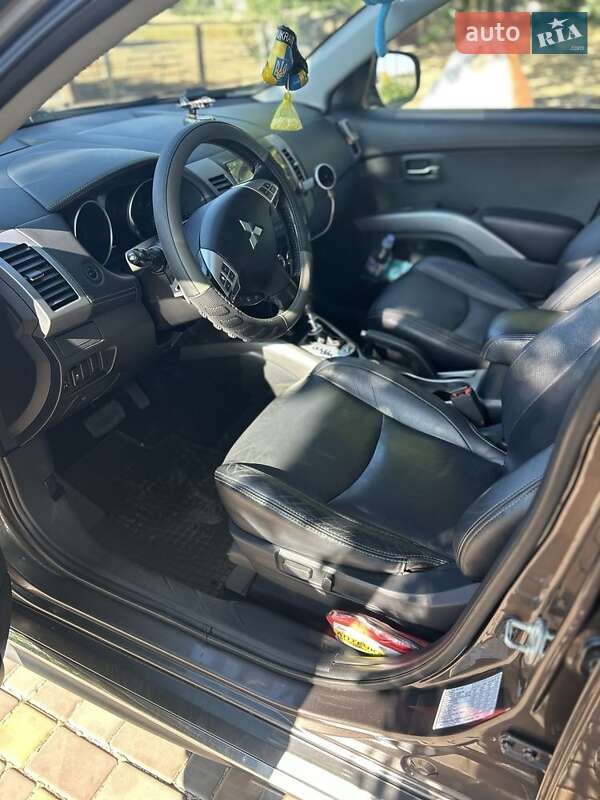 Mitsubishi Outlander 2011