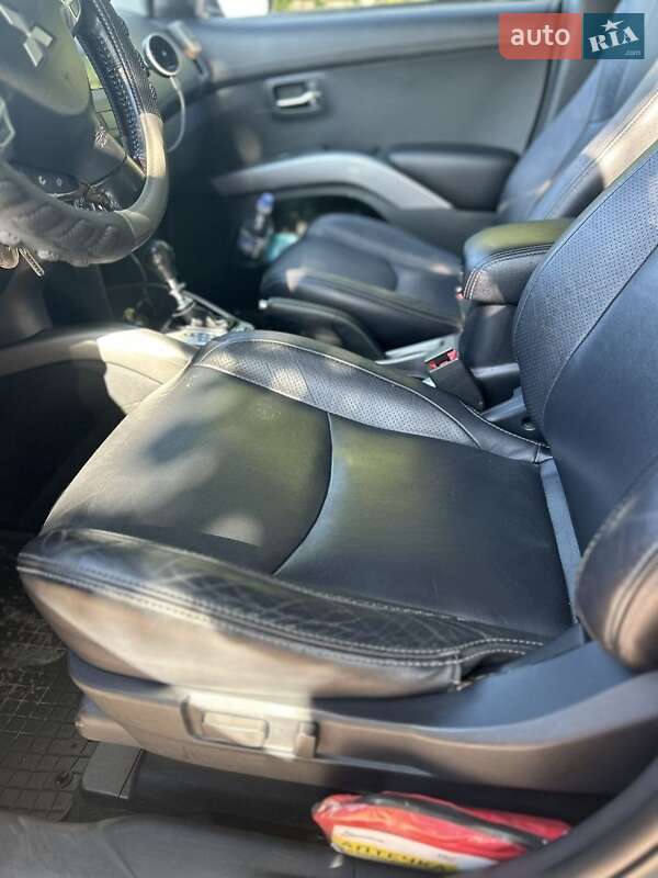 Mitsubishi Outlander 2011