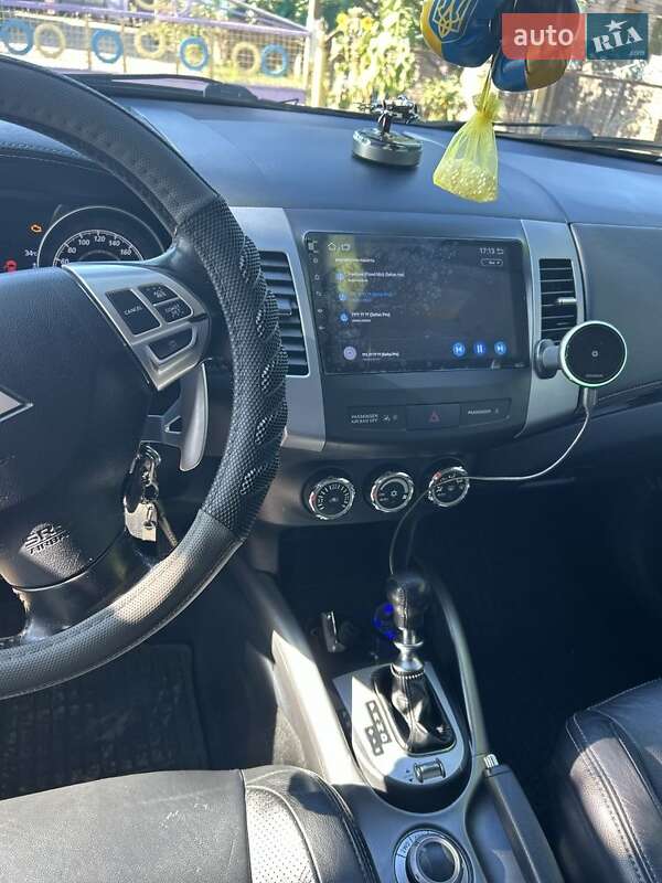 Mitsubishi Outlander 2011