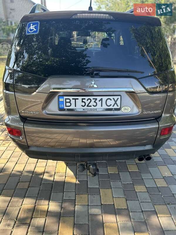 Mitsubishi Outlander 2011