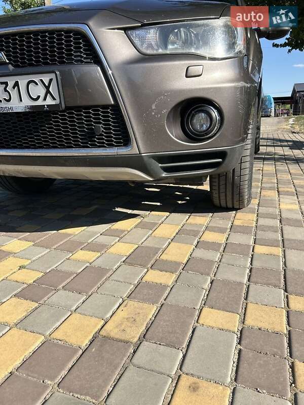 Mitsubishi Outlander 2011