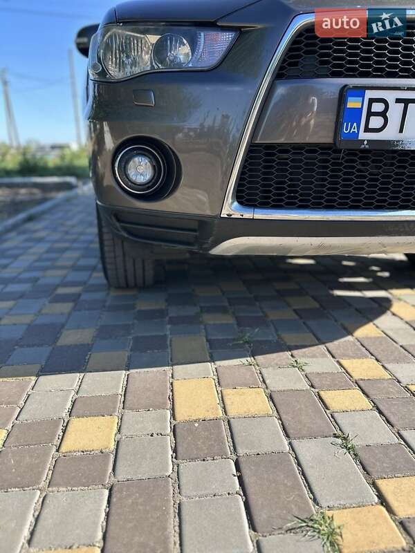 Mitsubishi Outlander 2011