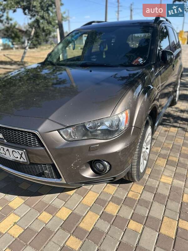 Mitsubishi Outlander 2011