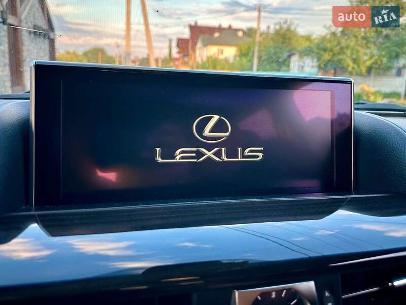 Lexus-16
