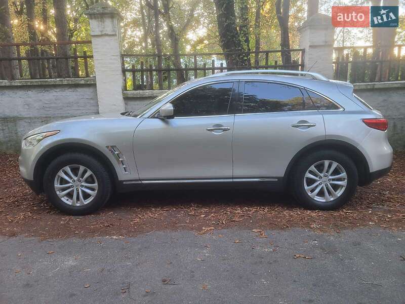 Infiniti FX 35 2012