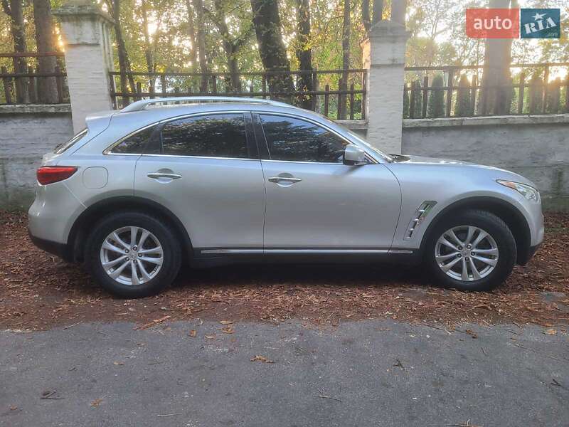 Infiniti FX 35 2012