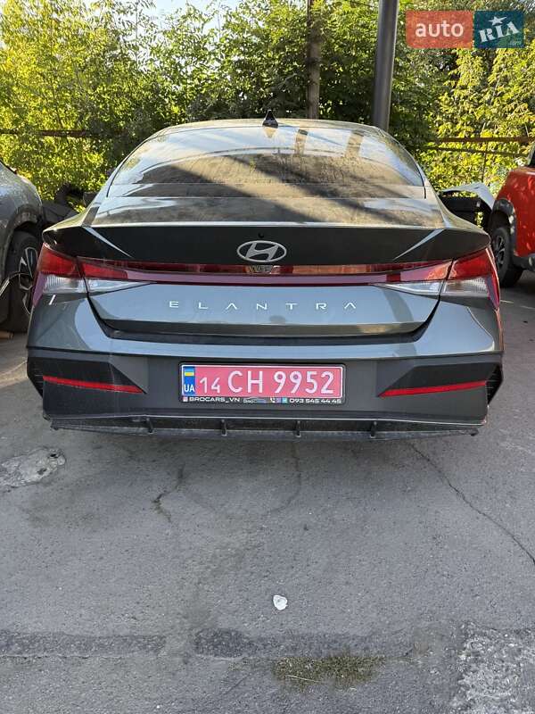 Hyundai Elantra 2024