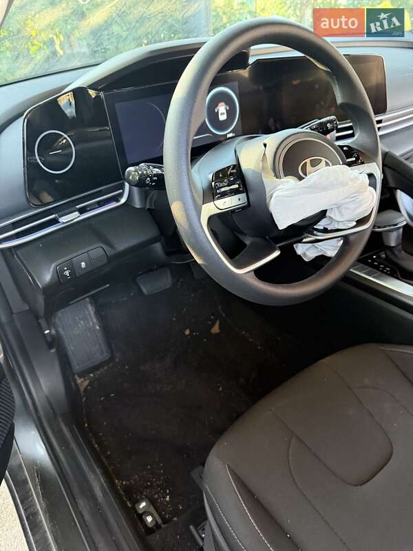 Hyundai Elantra 2024