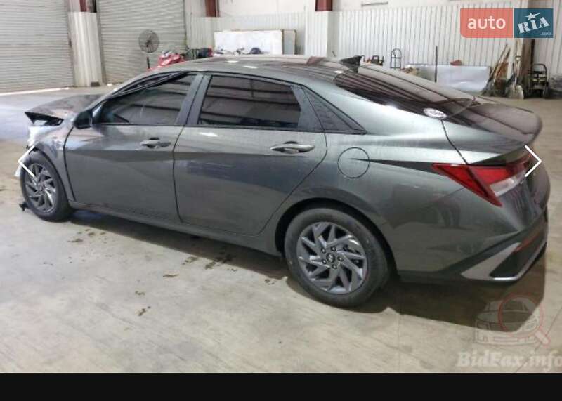 Hyundai Elantra 2024