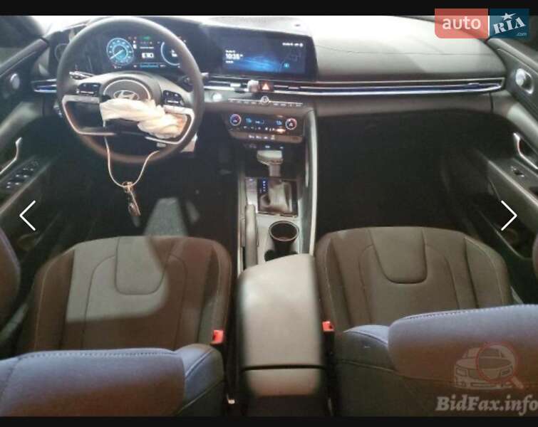 Hyundai Elantra 2024