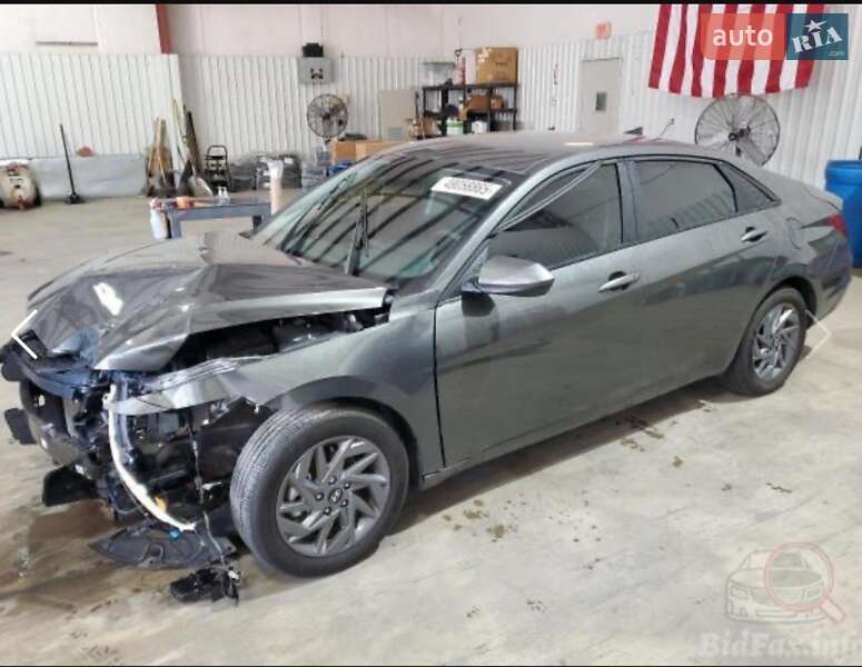 Hyundai Elantra 2024