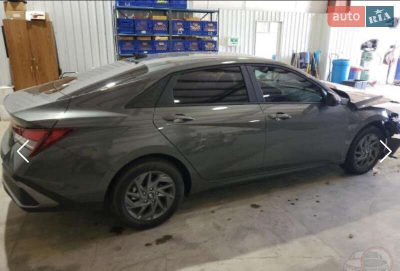 Hyundai Elantra 2024