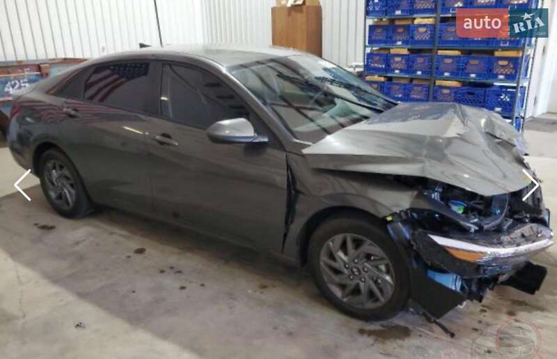 Hyundai Elantra 2024