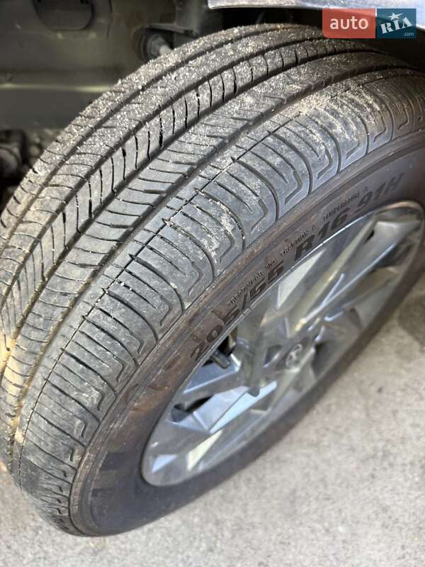 Hyundai Elantra 2024