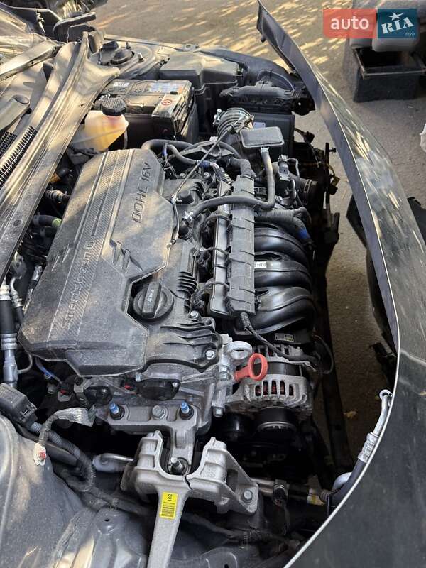 Hyundai Elantra 2024