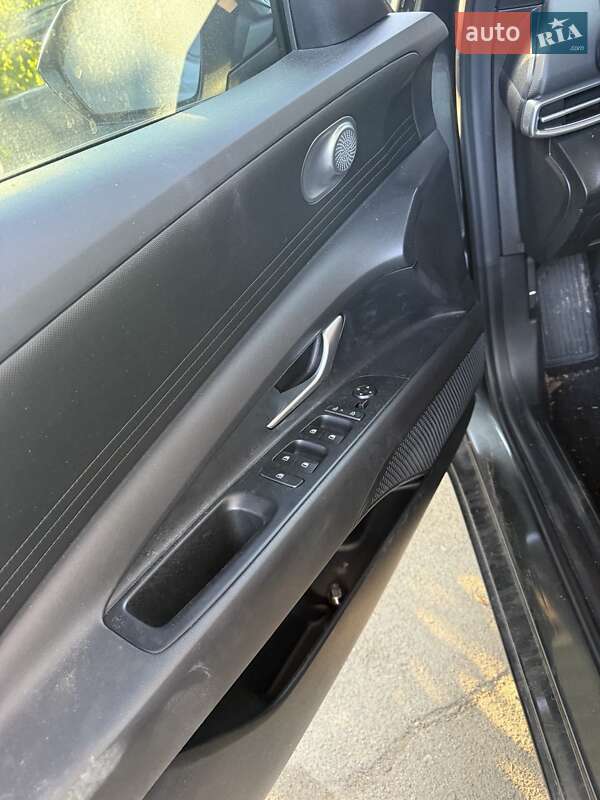 Hyundai Elantra 2024