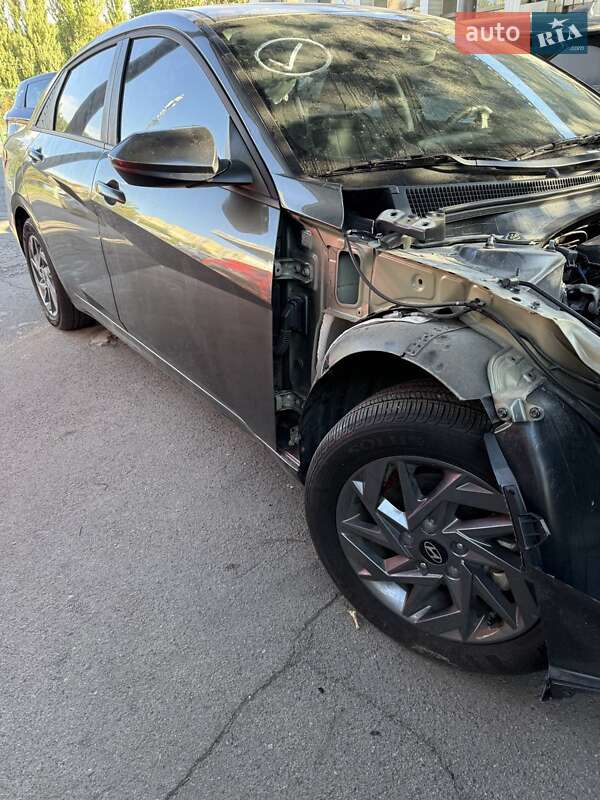 Hyundai Elantra 2024