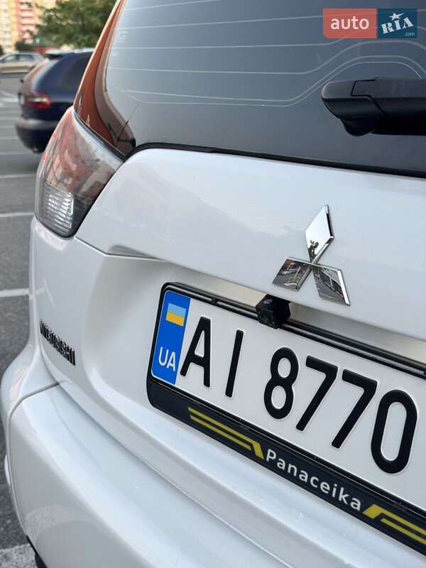 Mitsubishi Outlander 2011