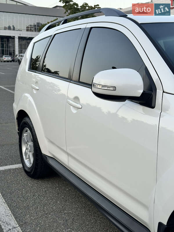 Mitsubishi Outlander 2011