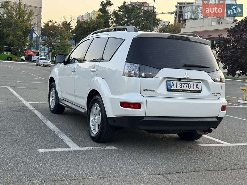 Mitsubishi Outlander 2011