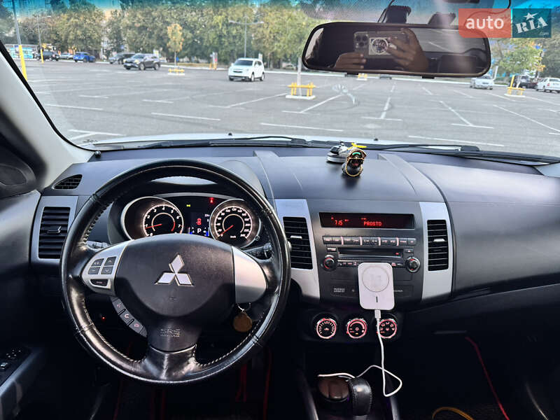 Mitsubishi Outlander 2011