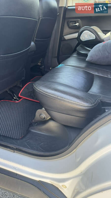 Mitsubishi Outlander 2011