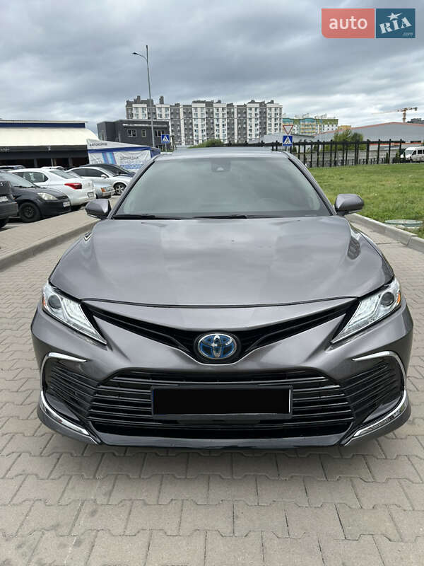 Toyota Camry 2021