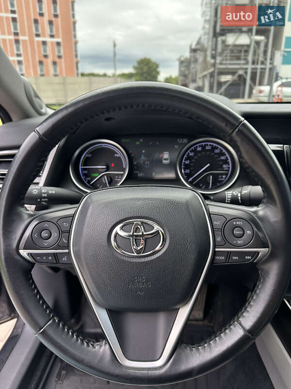 Toyota Camry 2021