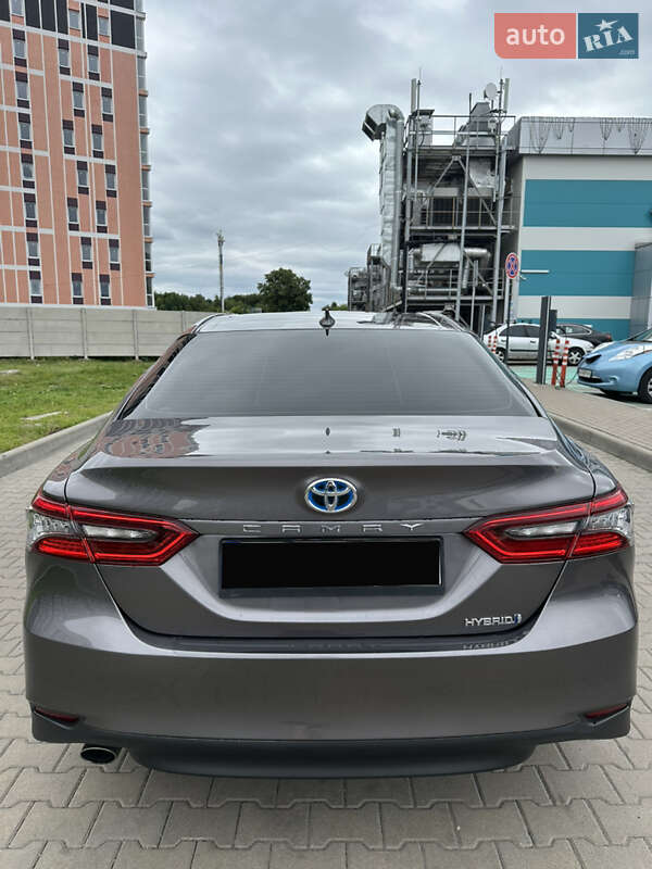 Toyota Camry 2021
