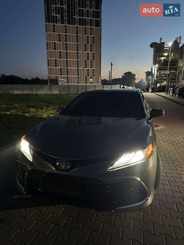 Toyota Camry 2021