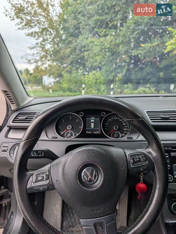 Volkswagen Passat 2011