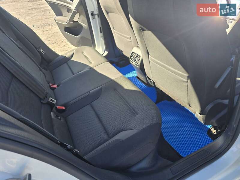 Volkswagen e-Golf 2017