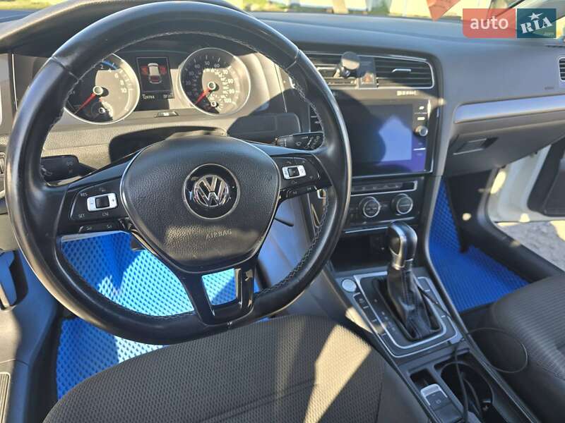 Volkswagen e-Golf 2017