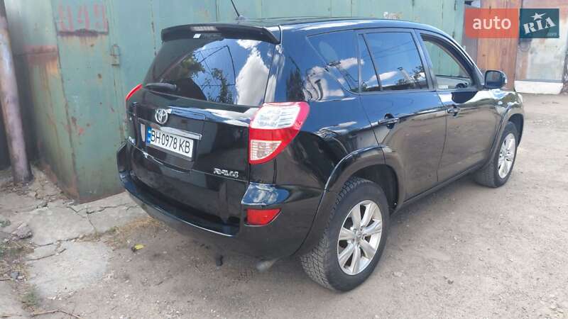 Toyota RAV4 2011