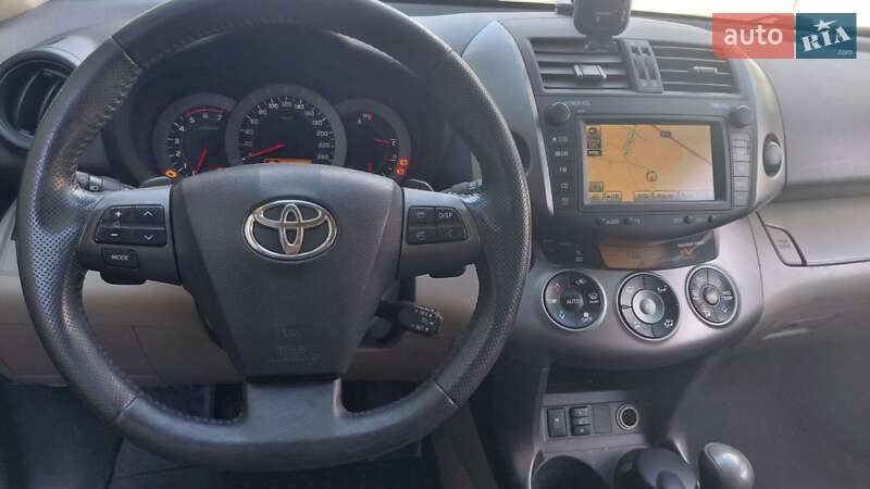 Toyota RAV4 2011