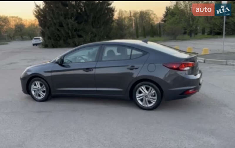 Hyundai Elantra 2020