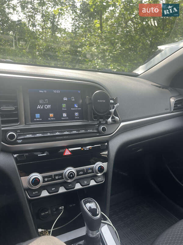 Hyundai Elantra 2020