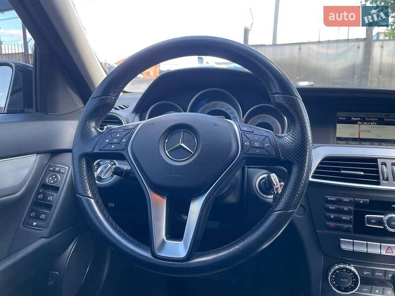 Mercedes-Benz-25