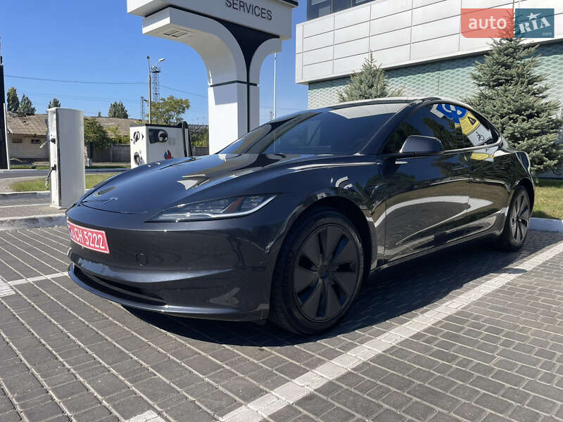 Tesla Model 3 2024