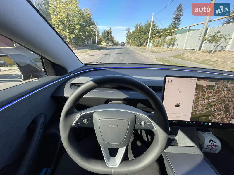 Tesla Model 3 2024