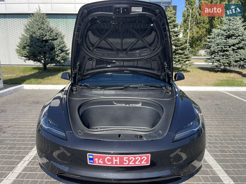 Tesla Model 3 2024