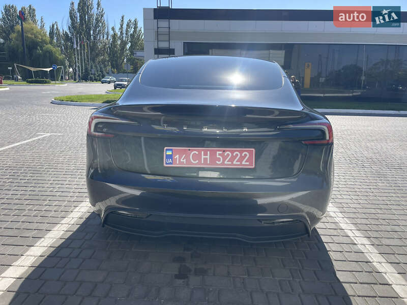 Tesla Model 3 2024