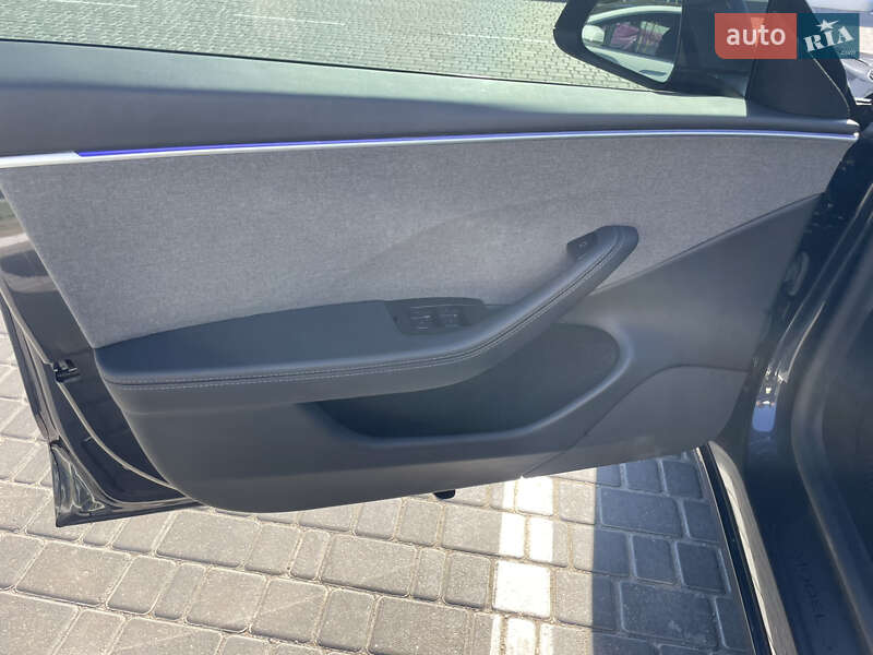 Tesla Model 3 2024