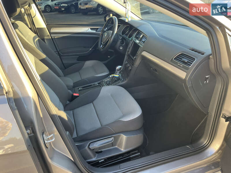 Volkswagen e-Golf 2016