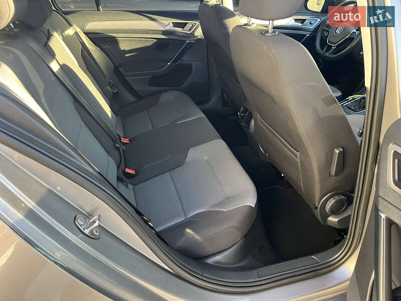 Volkswagen e-Golf 2016