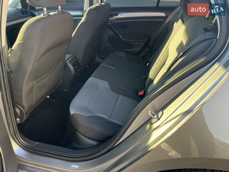 Volkswagen e-Golf 2016