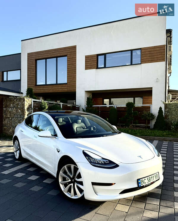 Tesla Model 3 2020