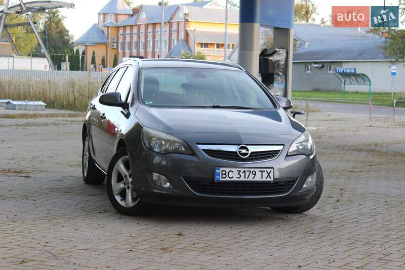 Opel Astra 2011