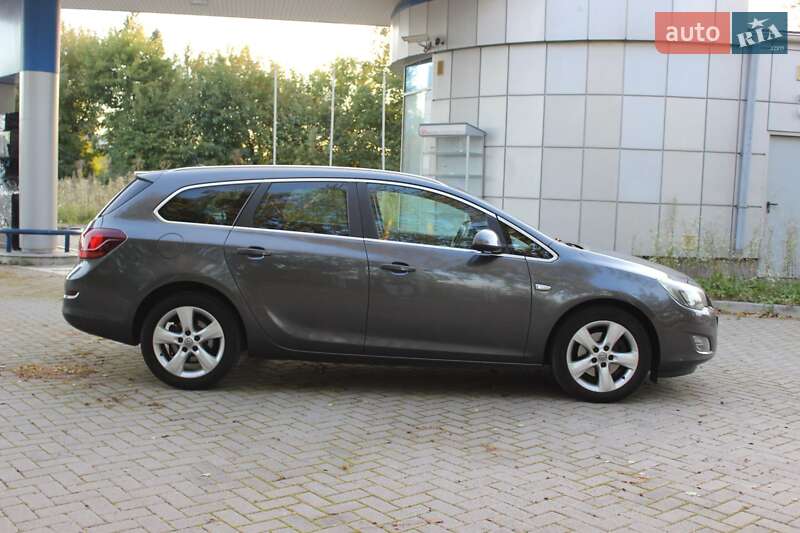 Opel Astra 2011