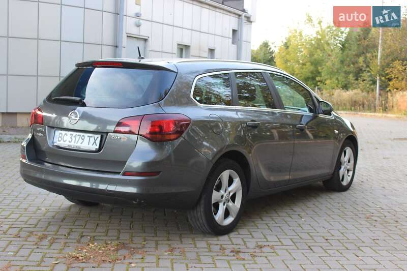Opel Astra 2011